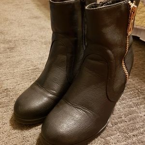 Guess Size 7.5 Black Boots